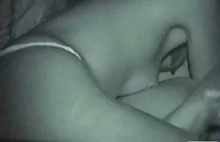 在卧室里有一个强大的立管的情人乱搞一个永不满足的黑发