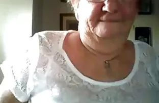 苗条的女孩邀请了一个外国人给她，并诬陷她的屁股